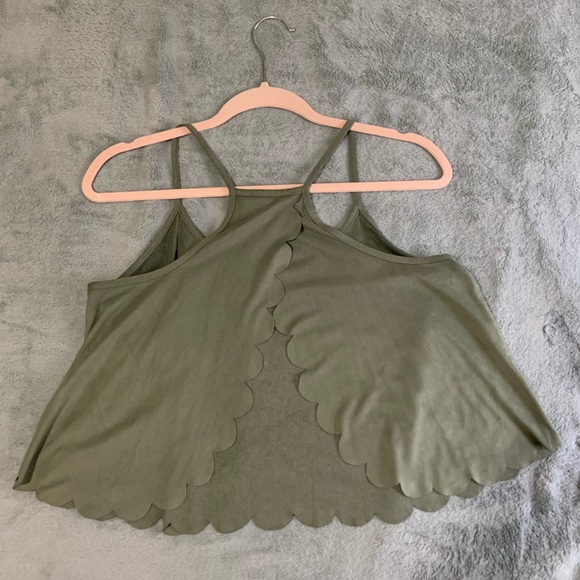 Small dark green velvet open back scallop crop tank top - Picture 4 of 9